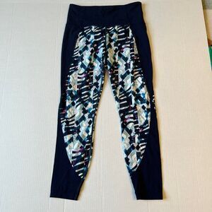 Women’s Small Athleta Blue Printed Ultimate Stash Capri Running Yoga Leggings